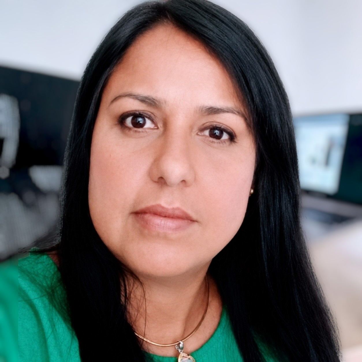 Madelaine Agreda Adams Asistente Legal y Coordinadora de Consultas